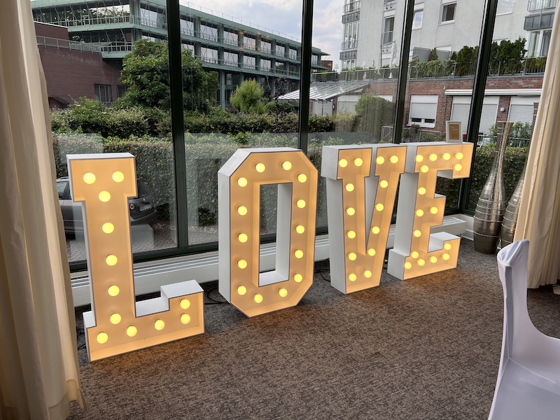 LOVE Buchstaben